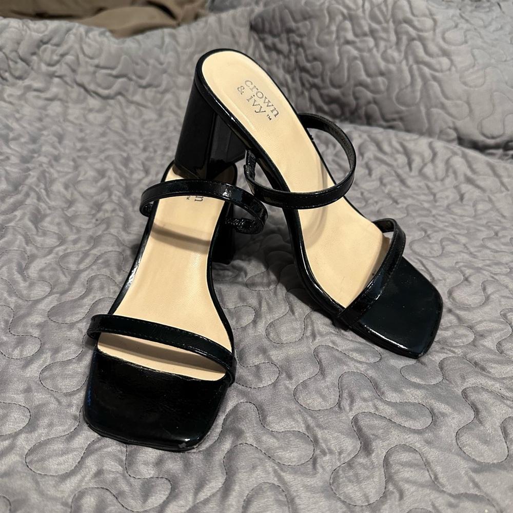 Crown & Ivy Black Women's Heeled Sandals size 6